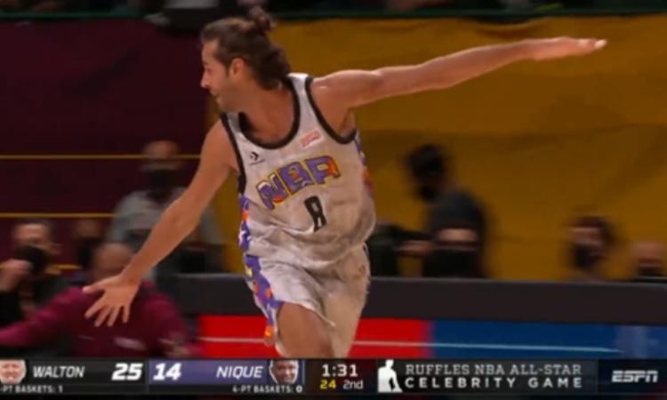 Gianmarco Tamberi si prende la scena al Celebrity All-Star Game: la sua schiacciata diventa virale (VIDEO)