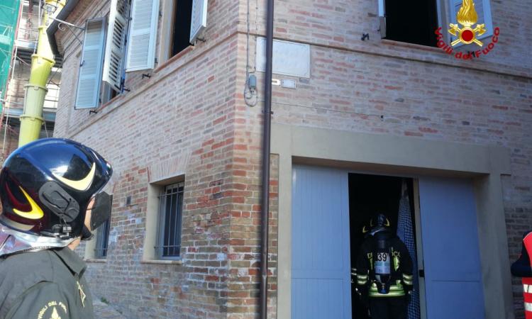 Tragico incendio in un appartamento del centro: perde la vita un 57enne Tragico incendio in un appartamento del centro: perde la vita un 57enne