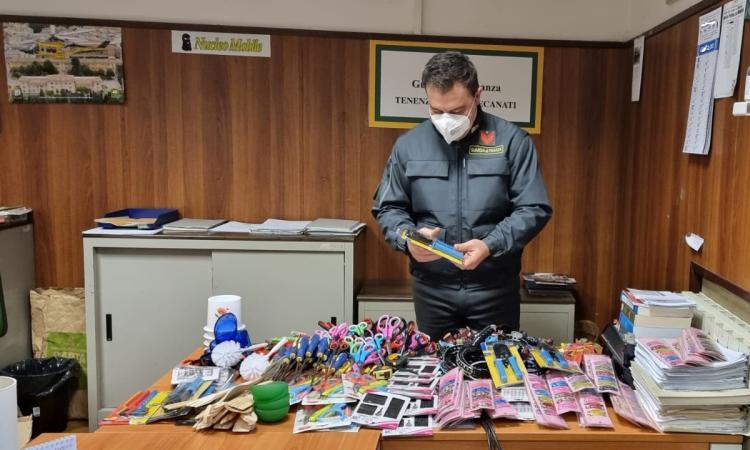 Bigiotteria e articoli per la casa pericolosi per la salute: maxi sequestro nel Maceratese Bigiotteria e articoli per la casa pericolosi per la salute: maxi sequestro nel Maceratese