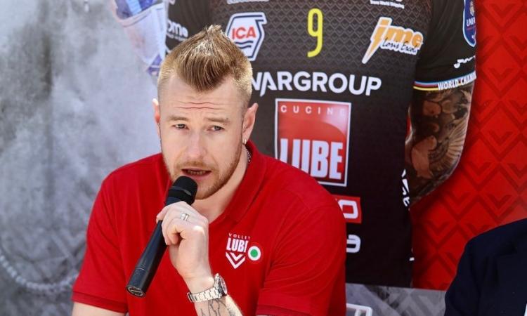 Zaytsev: "Quello che sta succedendo in Ucraina è terrificante, non è la Russia che conosco"