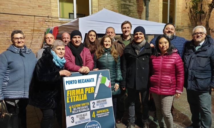 Elezione diretta del Presidente della Repubblica: raccolta firme di Fratelli d'Italia a Porto Recanati Elezione diretta del Presidente della Repubblica: raccolta firme di Fratelli d'Italia a Porto Recanati