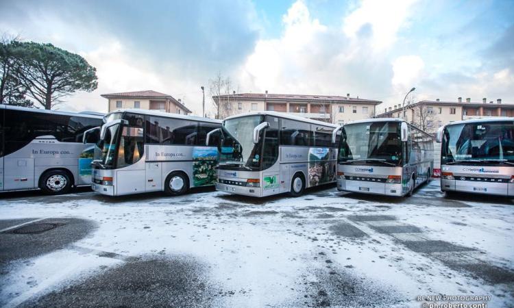 Ussita, riaprono gli impianti sciistici di Frontignano: bus per raggiungere il Rifugio Le Saliere Ussita, riaprono gli impianti sciistici di Frontignano: bus per raggiungere il Rifugio Le Saliere
