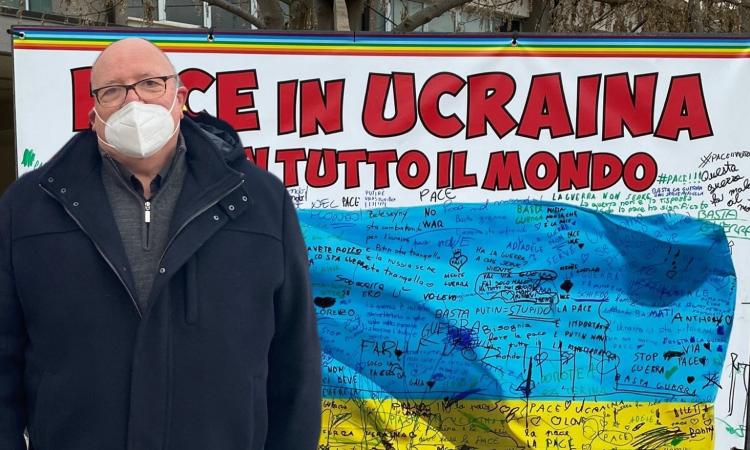 Castelraimondo, la solidarietà dei cittadini per aiutare il popolo ucraino Castelraimondo, la solidarietà dei cittadini per aiutare il popolo ucraino