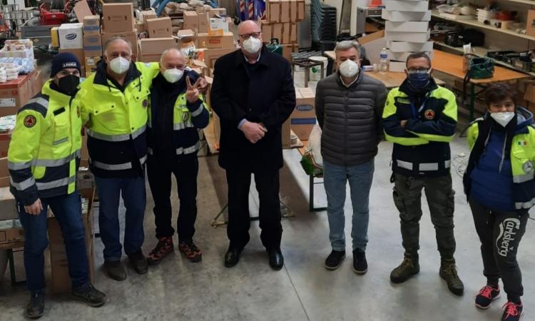 Il cuore grande di Castelraimondo: centinaia di scatoloni pronti per l'Ucraina