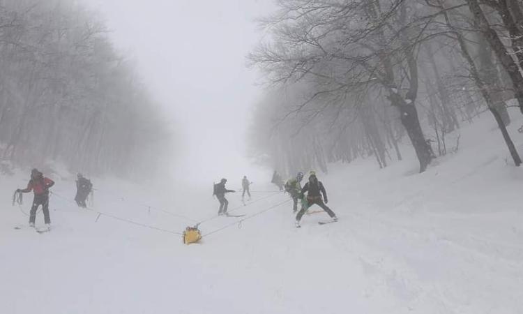 Ussita, stroncato da un malore mentre partecipa al corso di alpinismo: muore 47enne
