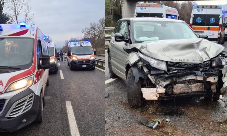Belforte, tamponamento tra due auto in superstrada: sette feriti e carreggiata chiusa al traffico (FOTO e VIDEO) Belforte, tamponamento tra due auto in superstrada: sette feriti e carreggiata chiusa al traffico (FOTO e VIDEO)