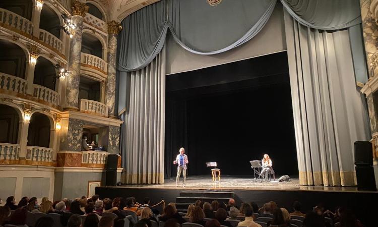 Macerata, il mito di Jim Morrison rivive al Lauro Rossi con "Lo strillo della farfalla" Macerata, il mito di Jim Morrison rivive al Lauro Rossi con "Lo strillo della farfalla"