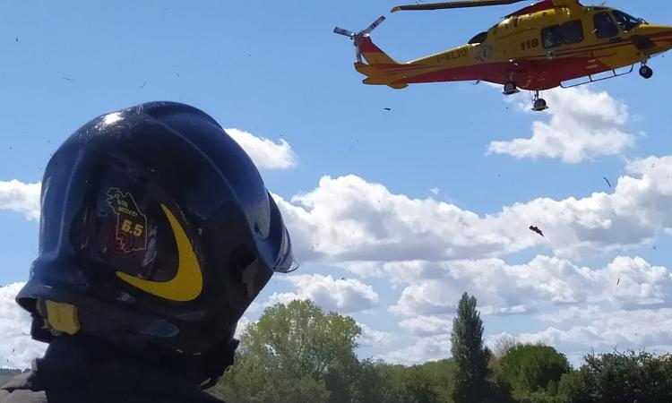 Serravalle, incidente in galleria: una donna trasferita a Torrette, superstrada chiusa al traffico Serravalle, incidente in galleria: una donna trasferita a Torrette, superstrada chiusa al traffico