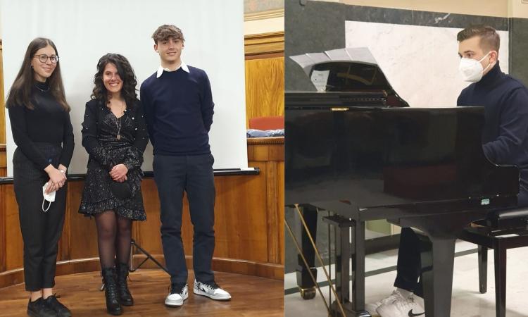 Premiati i 9 migliori giovani traduttori di latino umanistico: tre sono del liceo classico di Tolentino Premiati i 9 migliori giovani traduttori di latino umanistico: tre sono del liceo classico di Tolentino