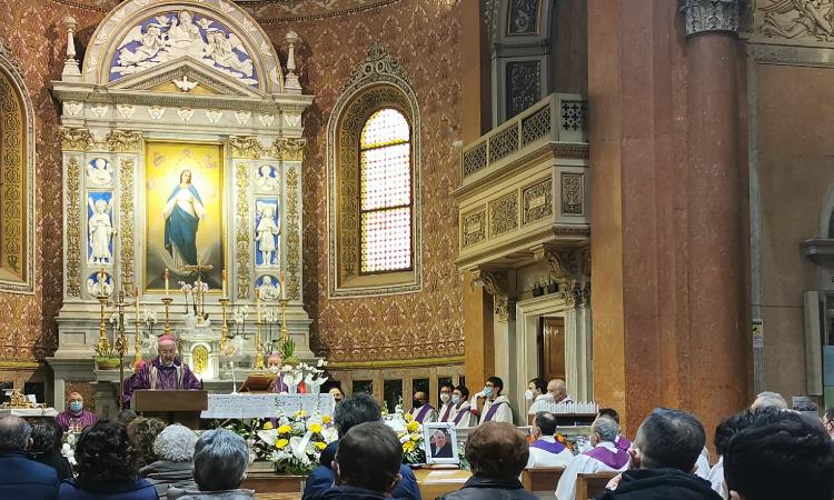 Macerata saluta don Luigi Taliani: "La sua empatia e la sua delicatezza ci mancheranno molto" Macerata saluta don Luigi Taliani: "La sua empatia e la sua delicatezza ci mancheranno molto"
