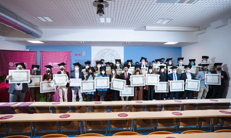 Università di Macerata, ecco i nuovi dottori di ricerca: la cerimonia di consegna dei diplomi in presenza Università di Macerata, ecco i nuovi dottori di ricerca: la cerimonia di consegna dei diplomi in presenza