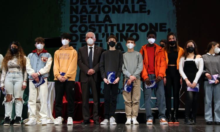 Macerata, gli studenti celebrano la ‘Giornata dell’Unità Nazionale’. Emozione per Calamandrei e Megalizzi (FOTO)