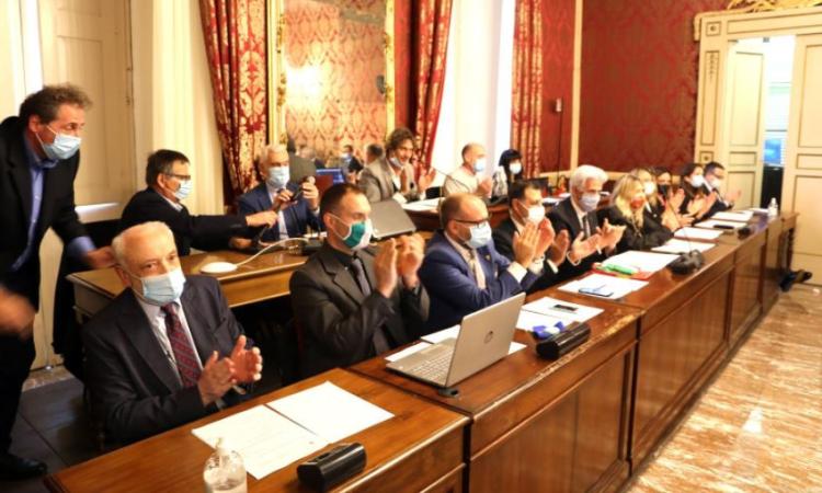 Macerata, crescono stipendi di sindaco e assessori: Parcaroli guadagnerà quasi 10mila euro al mese