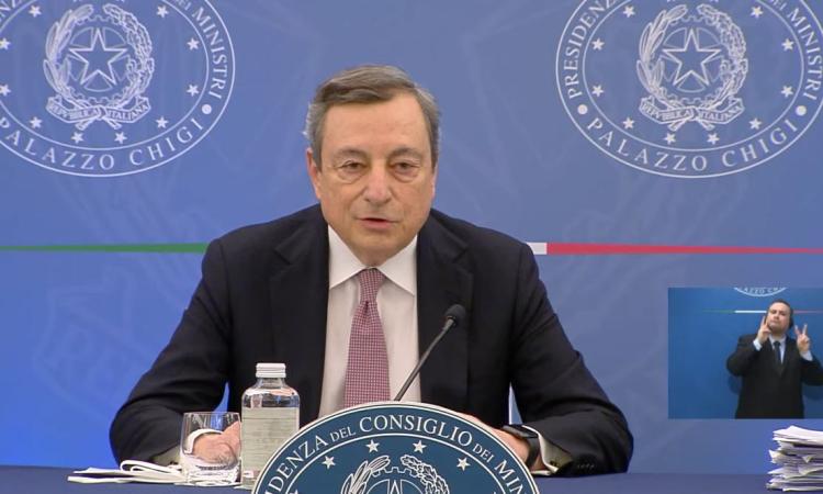 Caro Carburante, il Governo taglia le accise: -25 cent per 1 mese. Aiuti alle famiglie: bollette in 24 rate