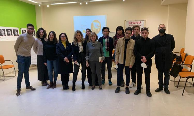 Macerata, l'arte di parlare in pubblico: evento formativo con Roberta Cesaroni Macerata, l'arte di parlare in pubblico: evento formativo con Roberta Cesaroni