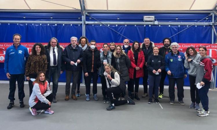 Tolentino, al Circolo tennis sono protagonisti gli sport tradizionali: a lezione di ruzzola e tiro alla fune