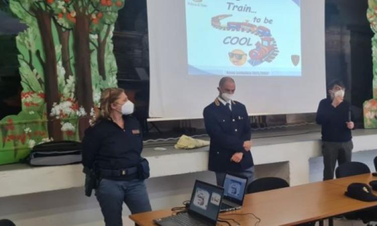 Civitanova, i pericoli nascosti nelle stazioni: al 'Tacito' sale in cattedra la Polizia Ferroviaria Civitanova, i pericoli nascosti nelle stazioni: al 'Tacito' sale in cattedra la Polizia Ferroviaria