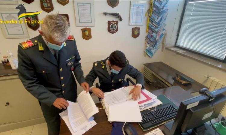 Camerino, lavoratori in nero e sottopagati: ai domiciliari imprenditore del manifatturiero Camerino, lavoratori in nero e sottopagati: ai domiciliari imprenditore del manifatturiero