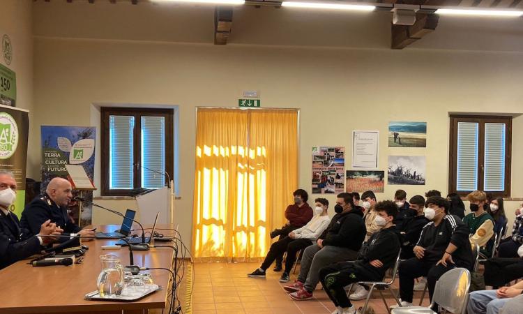 Macerata, incontro all’Istituto Agrario con la Polizia Stradale e Polizia Postale Macerata, incontro all’Istituto Agrario con la Polizia Stradale e Polizia Postale