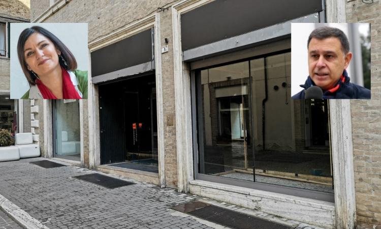 Macerata, un nuovo ascensore in vicolo Ferrari. Il Comune acquista l'ex Upim, ma l'opposizione frena