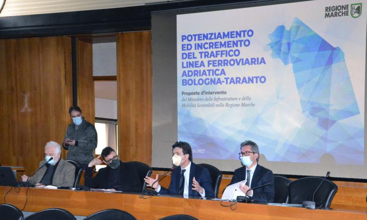 "Un treno ogni 8 minuti, cifre insostenibili": Acquaroli boccia studio su linea ferroviaria adriatica "Un treno ogni 8 minuti, cifre insostenibili": Acquaroli boccia studio su linea ferroviaria adriatica