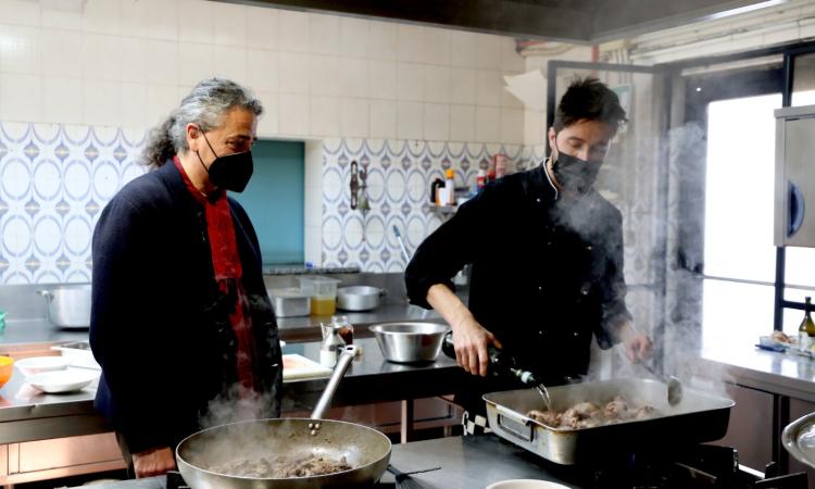 "Nella patria del Verdicchio racconto le ricette contadine dei nostri nonni" (FOTO e VIDEO) "Nella patria del Verdicchio racconto le ricette contadine dei nostri nonni" (FOTO e VIDEO)