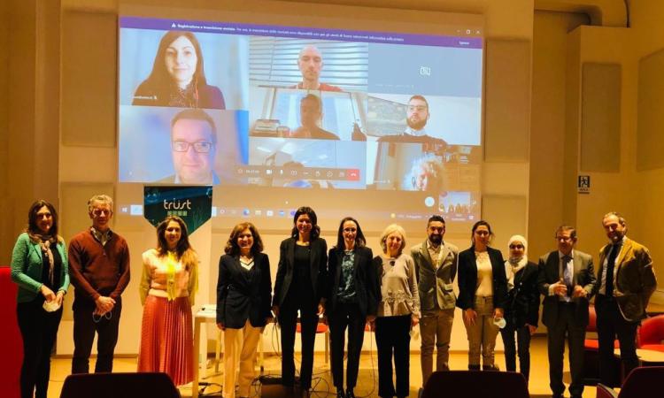 Le blockchain per turismo e tempo libero: imprese e ricercatori a confronto Le blockchain per turismo e tempo libero: imprese e ricercatori a confronto