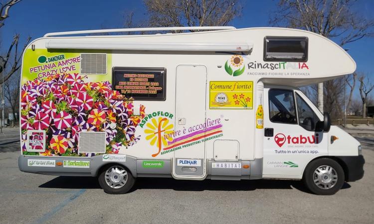 "Comuni fioriti": tappa a Civitanova per il camper di RinascItalia "Comuni fioriti": tappa a Civitanova per il camper di RinascItalia