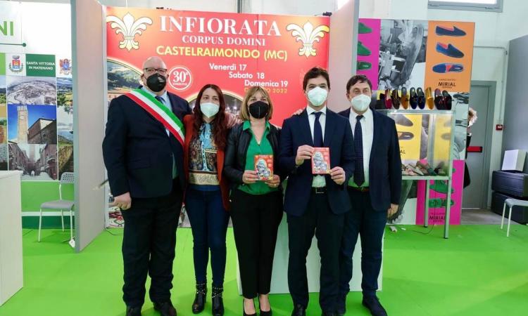 Castelraimondo grande protagonista al Tipicità Festival, grazie alla sua famosa ‘Infiorata’ Castelraimondo grande protagonista al Tipicità Festival, grazie alla sua famosa ‘Infiorata’