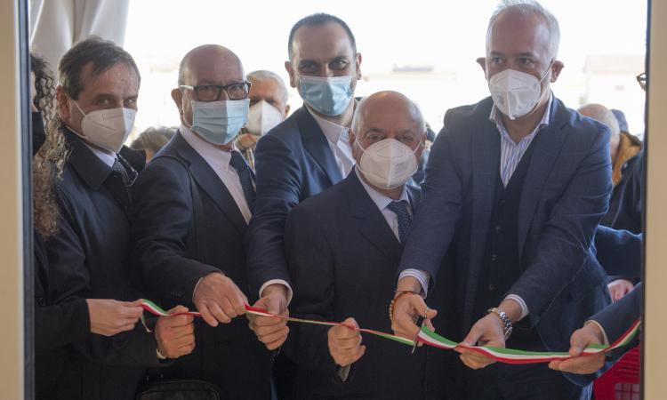 Civitanova, taglio del nastro per il nuovo "Sì con Te" a Fontespina: darà lavoro a circa 40 persone Civitanova, taglio del nastro per il nuovo "Sì con Te" a Fontespina: darà lavoro a circa 40 persone