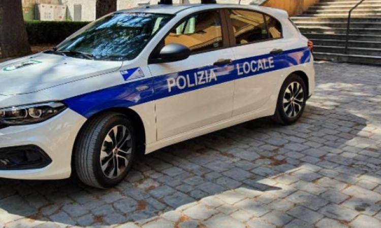 Entra abusivamente nell'ufficio della Polizia Locale e dorme sopra le multe: denunciato Entra abusivamente nell'ufficio della Polizia Locale e dorme sopra le multe: denunciato