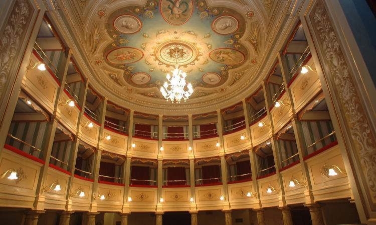 Sant'Angelo in Pontano ha di nuovo il suo teatro: terminati i lavori a 6 anni dal sisma