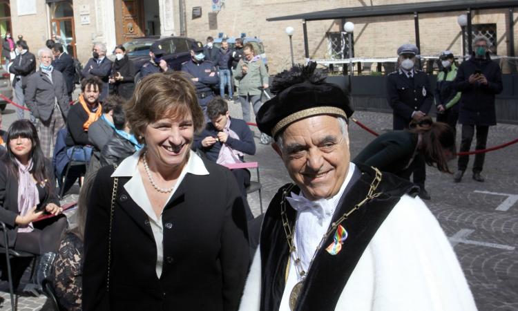 La ministra Messa a UniMc saluta il nuovo anno accademico: "Torna la doppia laurea, così consegniamo ai giovani il futuro" (FOTO) La ministra Messa a UniMc saluta il nuovo anno accademico: "Torna la doppia laurea, così consegniamo ai giovani il futuro" (FOTO)