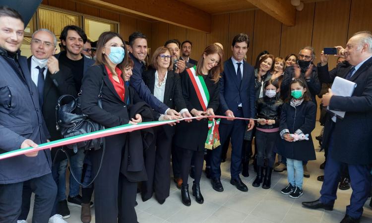 Nuova scuola Porto Potenza, il taglio del nastro è con Acquaroli: "Opera dal grande valore sociale"