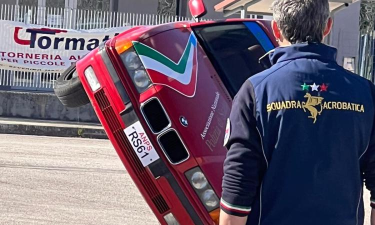 San Severino, auto sfrecciano su due ruote: in 150 alle prove della squadra acrobatica della Polizia San Severino, auto sfrecciano su due ruote: in 150 alle prove della squadra acrobatica della Polizia