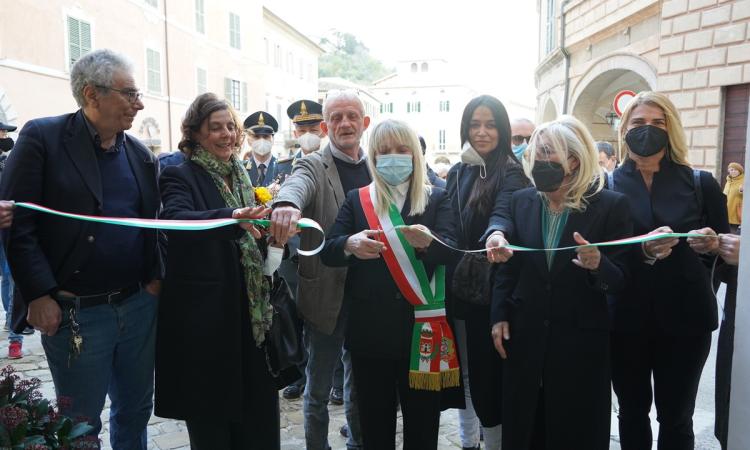 San Severino, apre la mostra "Contemporanea..mente": evento dedicato alla pace (FOTO)