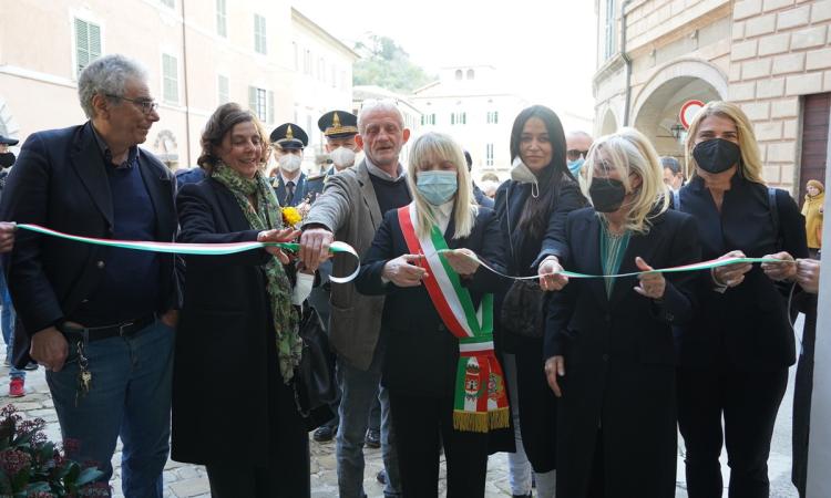 San Severino, apre la mostra "Contemporanea..mente": evento dedicato alla pace (FOTO) San Severino, apre la mostra "Contemporanea..mente": evento dedicato alla pace (FOTO)