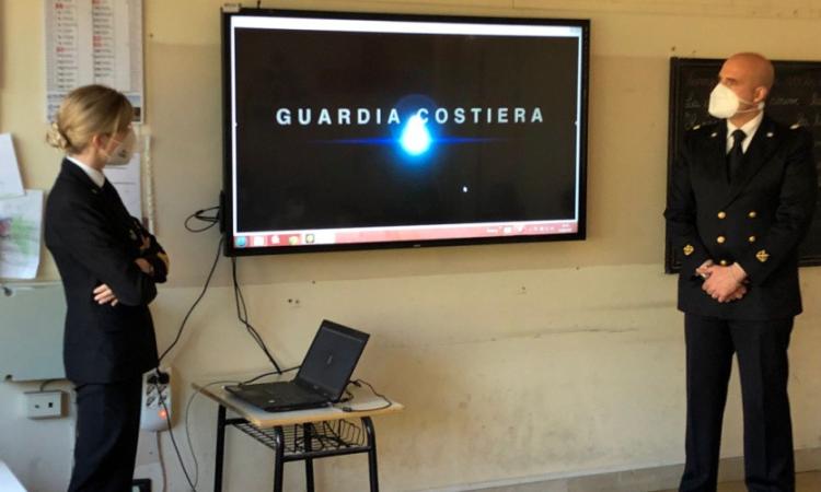 Civitanova, cura dell'ambiente marino: Capitaneria di porto in cattedra al "Tacito"
