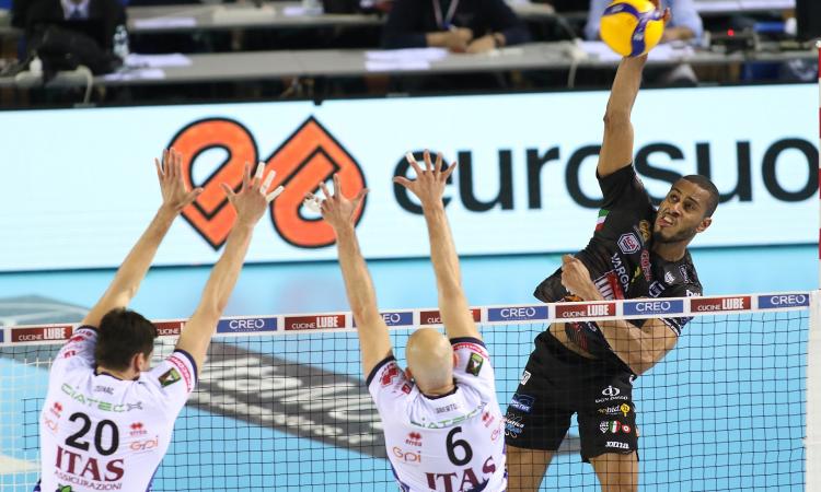Semifinali scudetto, la Lube cade in tre set contro Trento in gara 1: addio fattore campo