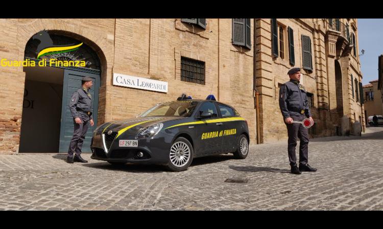 Blitz delle Fiamme Gialle nei negozi: individuati lavoratori irregolari e sequestrati prodotti pericolosi Blitz delle Fiamme Gialle nei negozi: individuati lavoratori irregolari e sequestrati prodotti pericolosi