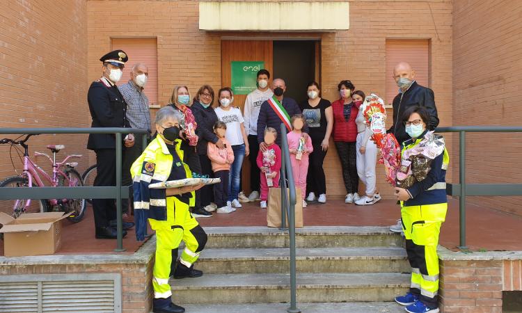Caldarola accoglie famiglia ucraina: uova di Pasqua per due bambine di 4 e 6 anni Caldarola accoglie famiglia ucraina: uova di Pasqua per due bambine di 4 e 6 anni