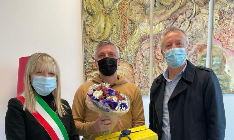 San Severino, i 25 anni della Multiclima: dipendenti organizzano una festa a sorpresa alla proprietà San Severino, i 25 anni della Multiclima: dipendenti organizzano una festa a sorpresa alla proprietà