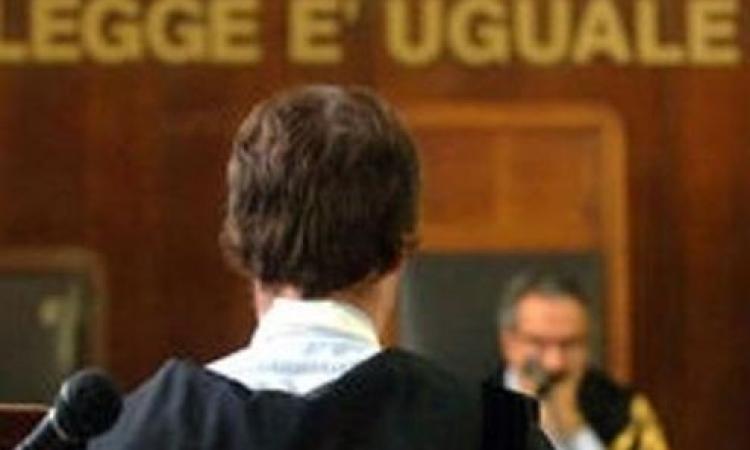 "Se ci stai, ti faccio il contratto". Il ricatto di un imprenditore in cambio del posto fisso
