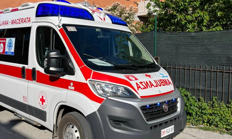 Pollenza, tragedia a Casette Verdini: uomo si getta dal terzo piano e muore Pollenza, tragedia a Casette Verdini: uomo si getta dal terzo piano e muore