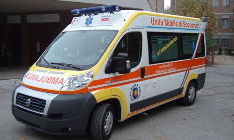 Bimba di 5 anni precipita dal balcone della sua abitazione. trasportata al Salesi Bimba di 5 anni precipita dal balcone della sua abitazione. trasportata al Salesi