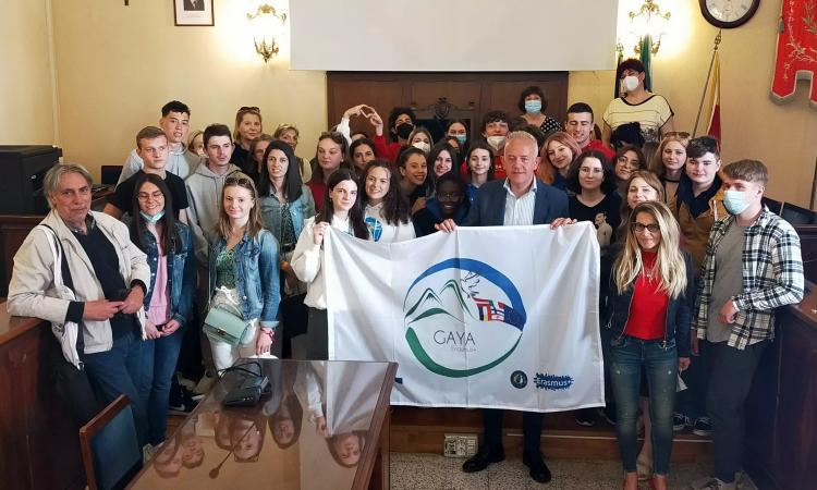 Dalla Polinesia a Civitanova per la lotta al cambiamento climatico: studenti Erasmus in Comune Dalla Polinesia a Civitanova per la lotta al cambiamento climatico: studenti Erasmus in Comune