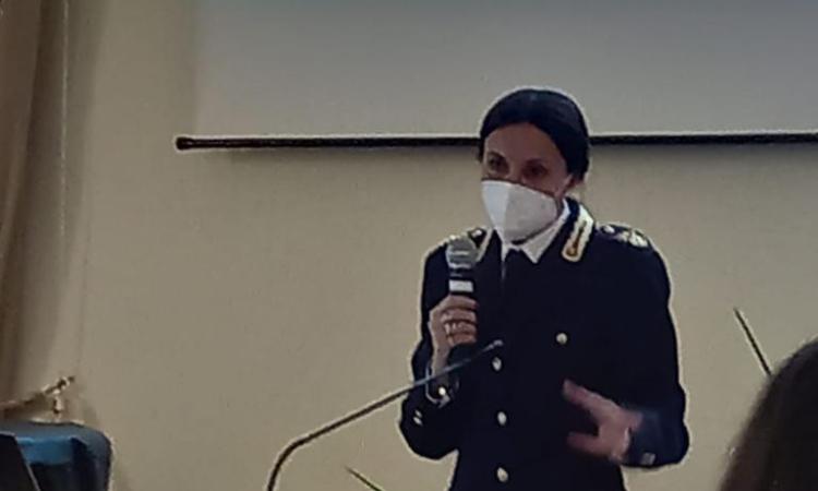 Recanati, "Scuole sicure": dirigente della Digos in cattedra al Liceo Recanati, "Scuole sicure": dirigente della Digos in cattedra al Liceo