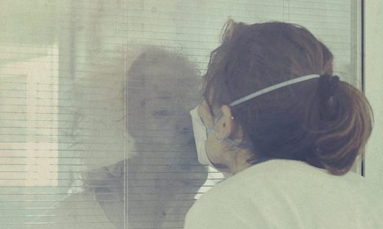 Macerata, Giornata dell'infermiere: il documentario "Io resto" torna al cinema