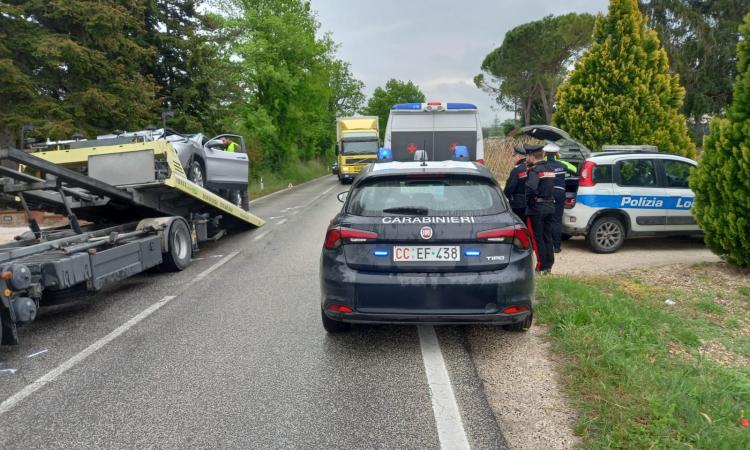 Treia, suv tampona pulmino della scuola: soccorsa una bimba di 9 anni (FOTO)
