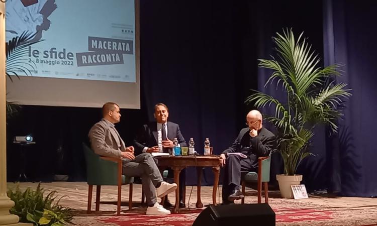 "Macerata Racconta", Andrea Cangini e Coca Web: come l'abuso digitale provoca dipendenza "Macerata Racconta", Andrea Cangini e Coca Web: come l'abuso digitale provoca dipendenza